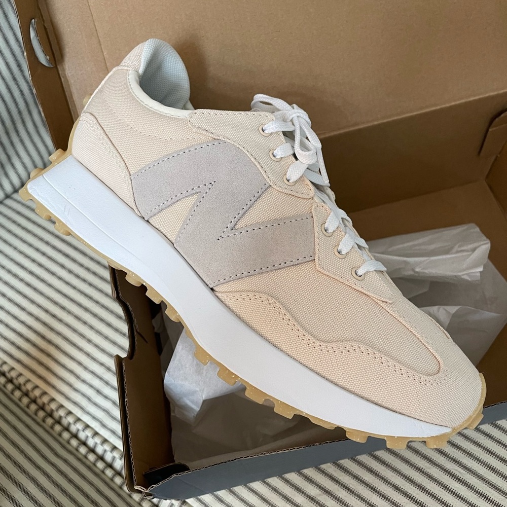Brand New in Box Wmms 327 New Balance